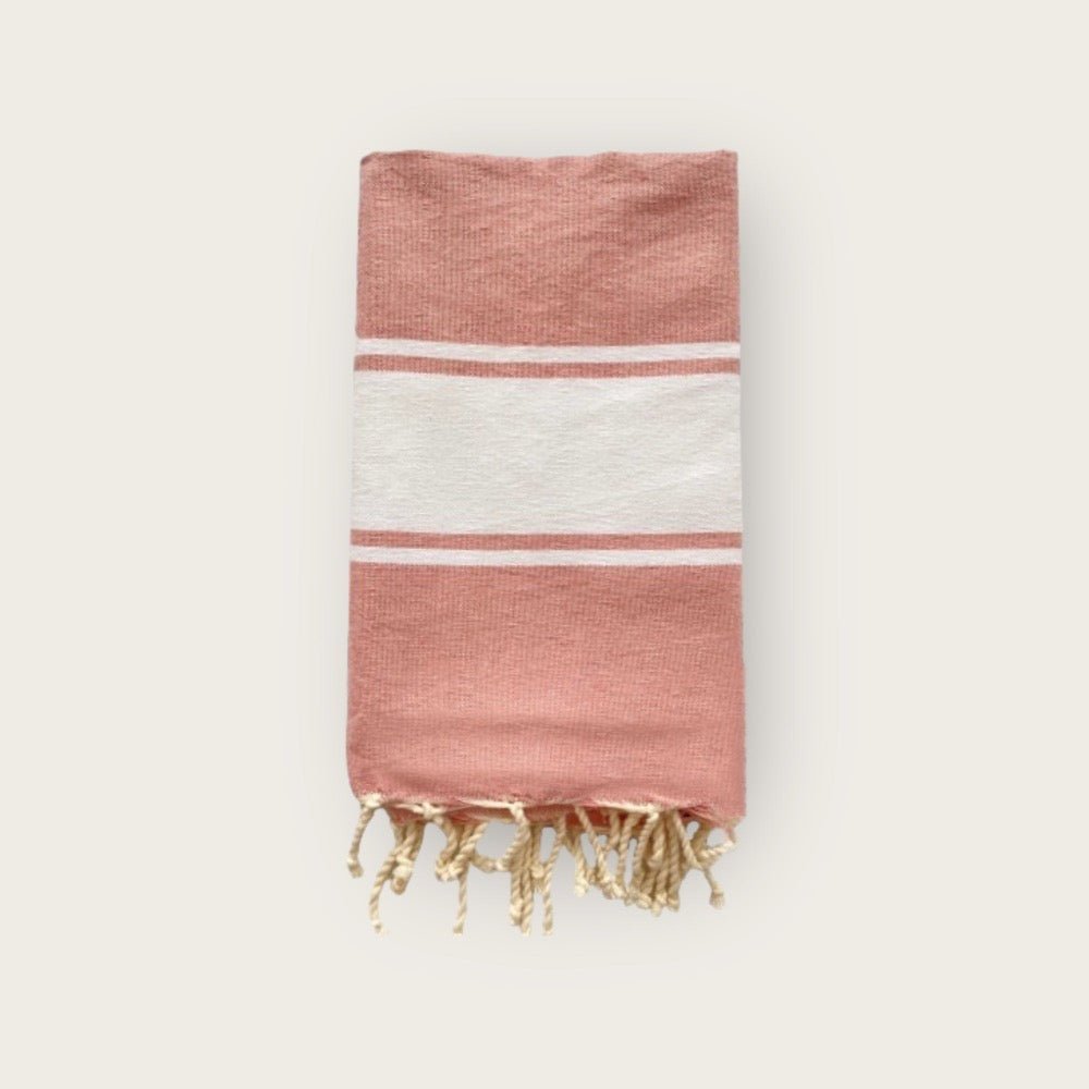 Serviette de plage légère en coton corail – Détail texture – My Summer Fan
Lightweight cotton beach towel coral – Texture detail – My Summer Fan