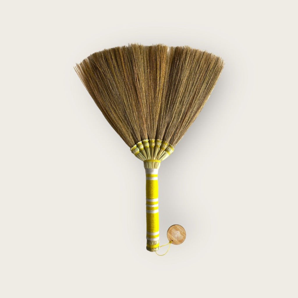 Brosse anti-sable moyenne jaune – My Summer Fan - gros plan

Medium anti-sand beach brush yellow – My Summer Fan - close-up