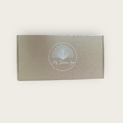Boite d'envoi My Summer fan brosse anti sable moyenne

Shipping box My Summer fan sand repelling beach brushes