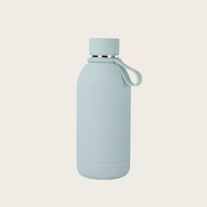 Gourde isotherme 500ml bleu clair – Vue produit – My Summer Fan

Light blue insulated water bottle 500ml – Product view – My Summer Fan