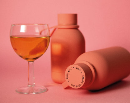 Gourde isotherme 500ml rose 12h chaude et 24h froide, avec un cocktail rose et un fond rose – My Summer Fan

Pink insulated water bottle 500ml 12h hot and 24h cold, with a glass of pinkish cocktail on a pink background – My Summer Fan