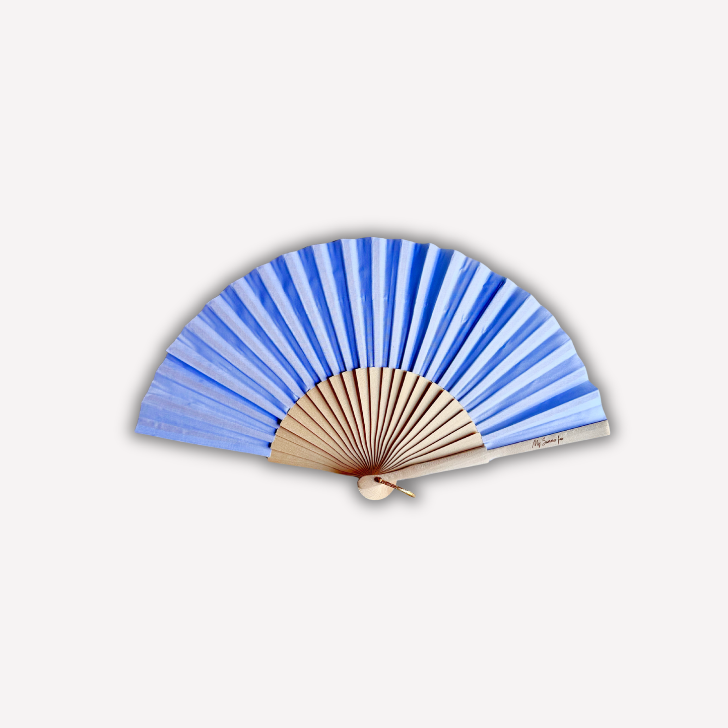 Light blue cotton and wood hand fan fully open – My Summer Fan

Éventail en coton et bois bleu clair entièrement ouvert – My Summer Fan
