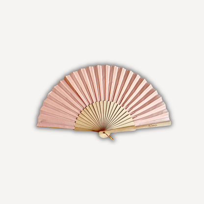 Pink cotton and wood hand fan fully open – My Summer Fan

Éventail en coton et bois rose entièrement ouvert – My Summer Fan