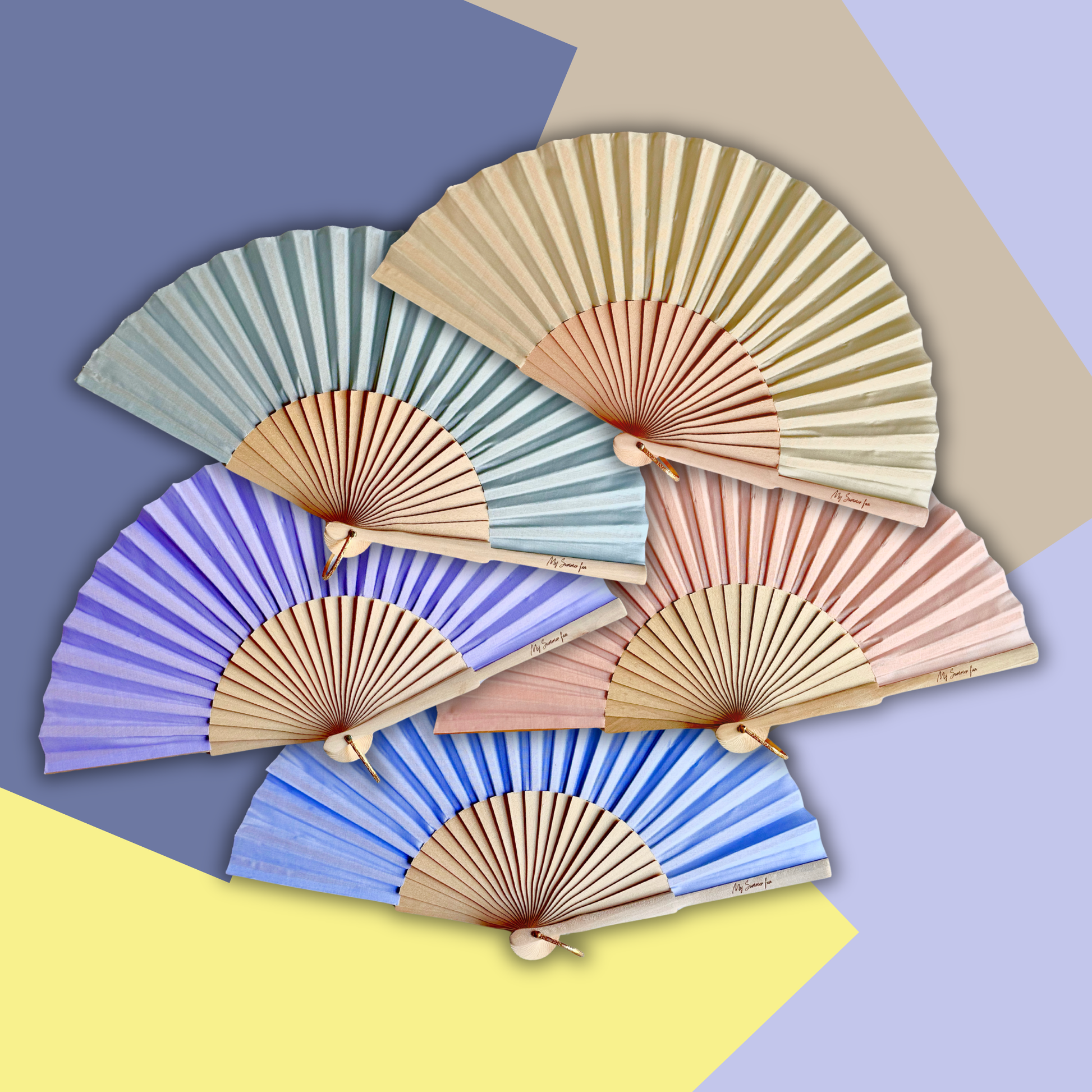5 traditional folding hand fans in various pastel colors, including light blue, lavender, peach, and cream, arranged in a fan pattern against a geometric multicolor background.

5 éventails traditionnels dans différentes couleurs pastels incluant, blue, lavande, pêche, jaune, et vert sauge, disposes aléatoirement, sur un fond coloré géométrique.