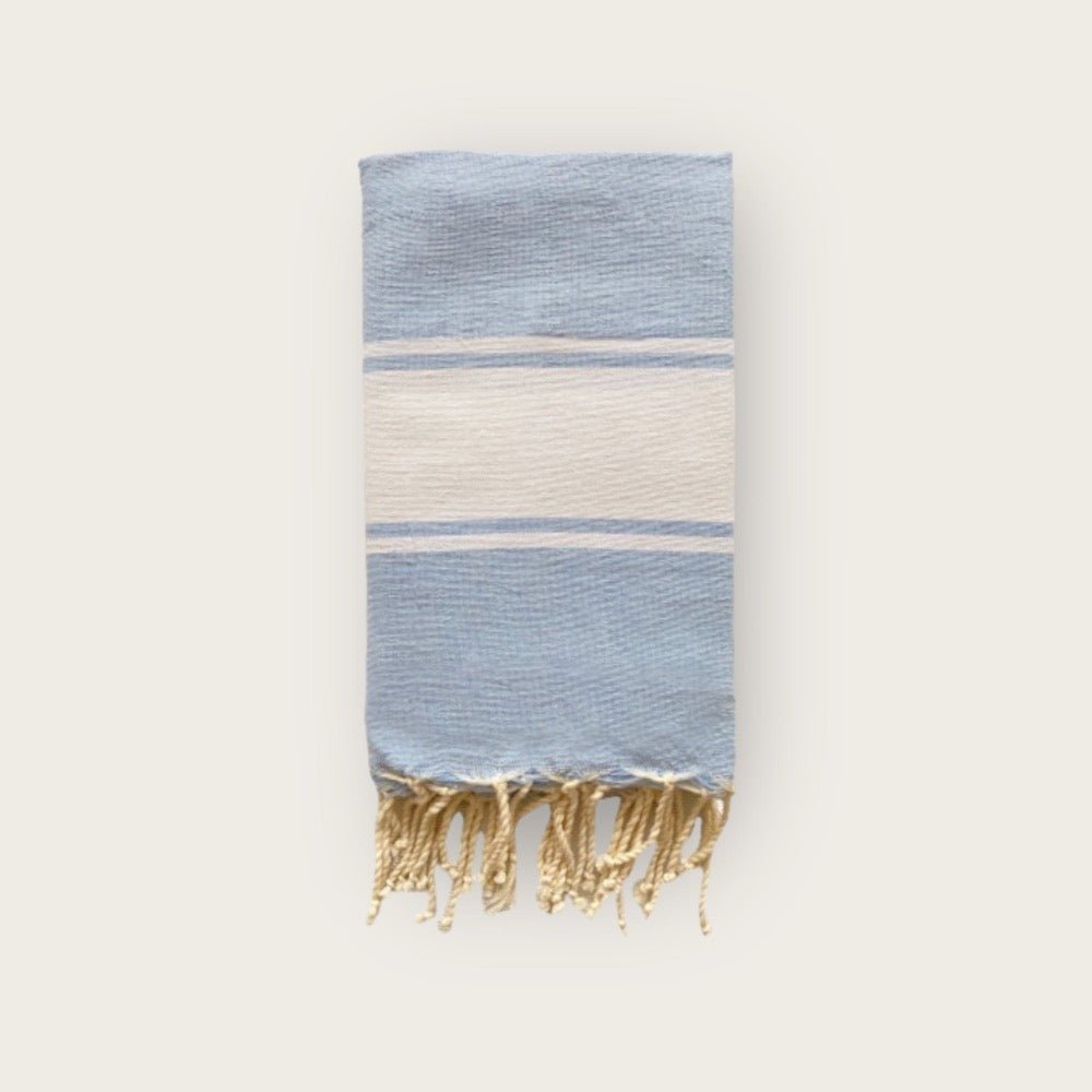 Serviette de plage légère en coton bleue – Détail texture – My Summer Fan

Lightweight cotton beach towel blue – Texture detail – My Summer Fan