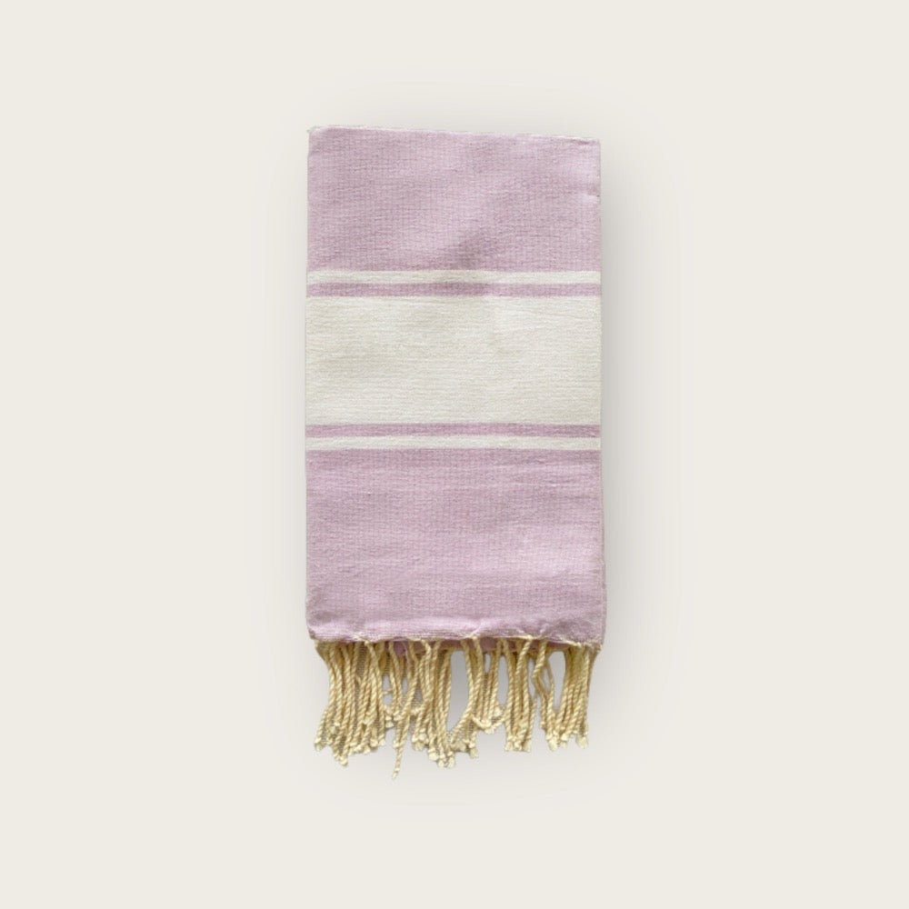 Serviette de plage légère en coton lilas – Détail texture – My Summer Fan

Lightweight cotton beach towel lilac – Texture detail – My Summer Fan